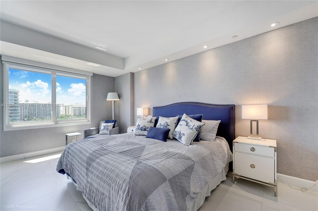 合同活跃: $9,000 (2 贝兹, 2 浴室, 1541 平方英尺)