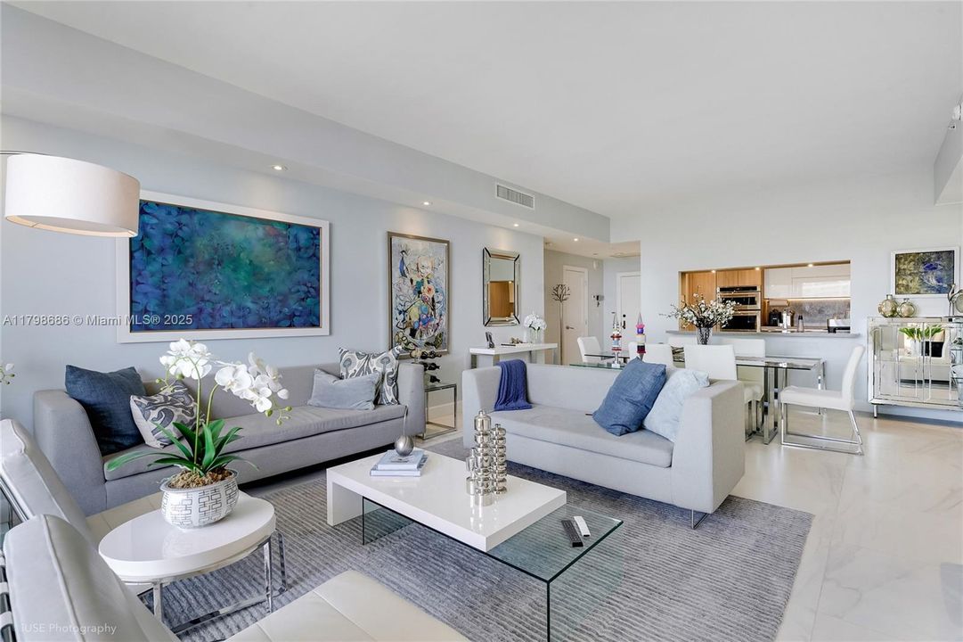 合同活跃: $9,000 (2 贝兹, 2 浴室, 1541 平方英尺)