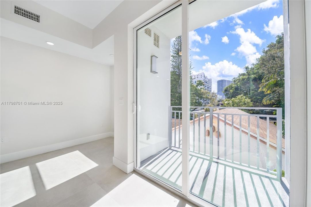 Recently Rented: $1,800 (0 beds, 1 baths, 423 Square Feet)