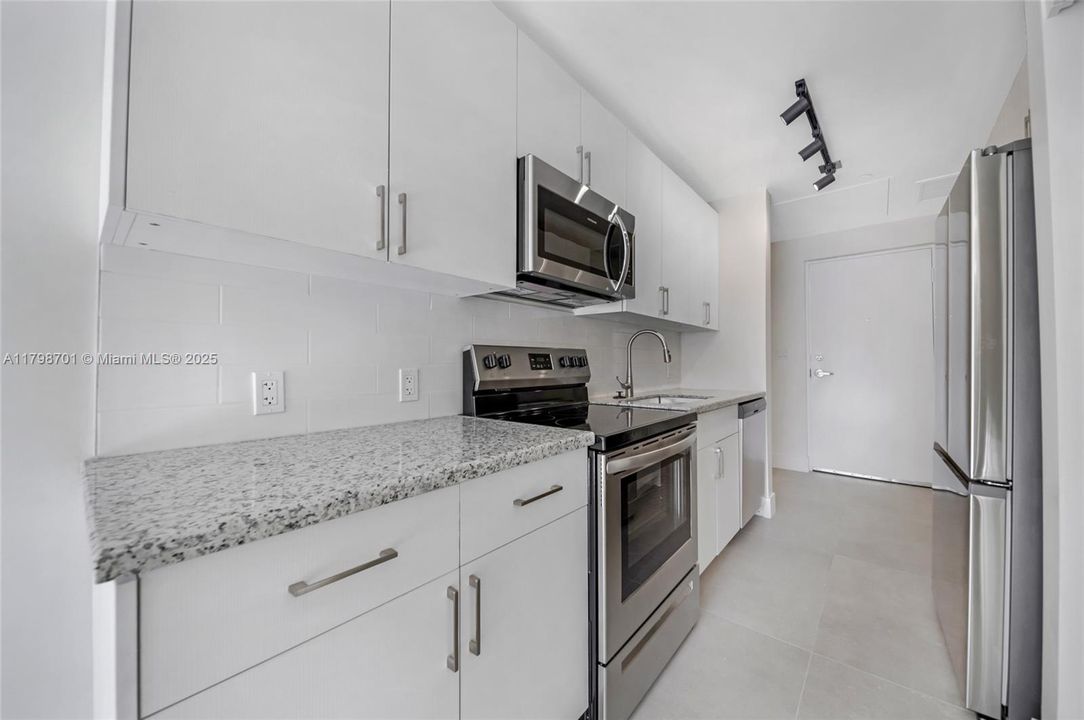 Recently Rented: $1,800 (0 beds, 1 baths, 423 Square Feet)