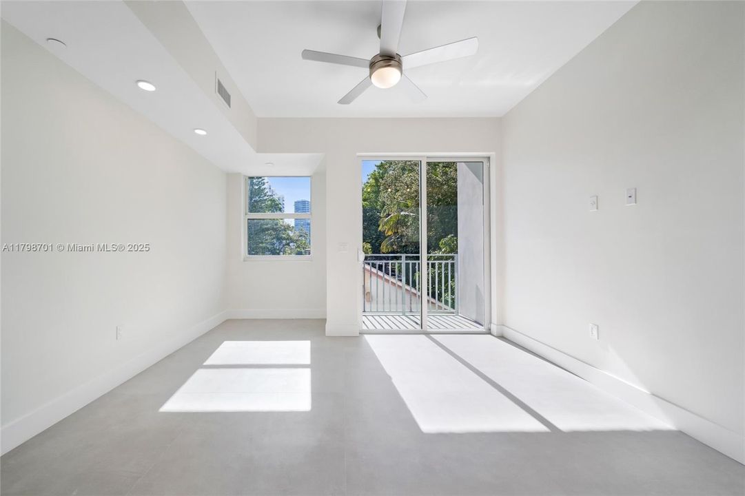 Recently Rented: $1,800 (0 beds, 1 baths, 423 Square Feet)