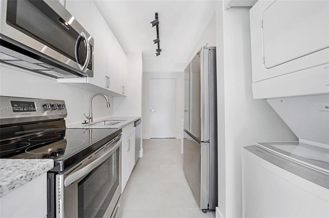 Recently Rented: $1,800 (0 beds, 1 baths, 423 Square Feet)