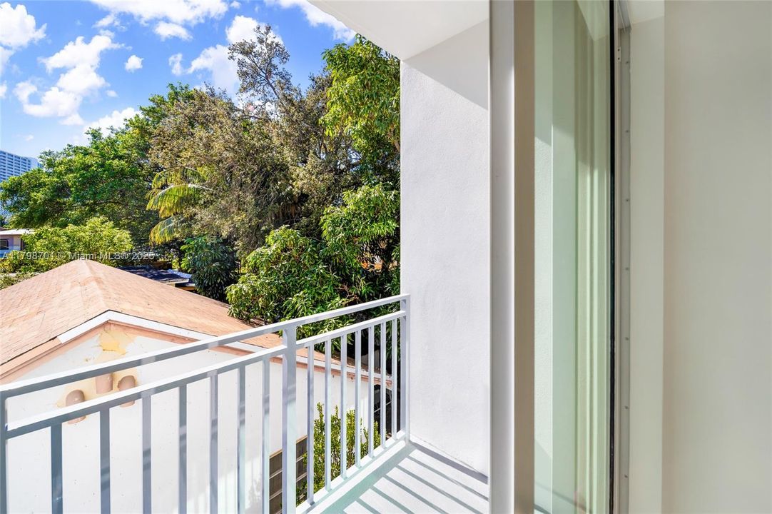 Recently Rented: $1,800 (0 beds, 1 baths, 423 Square Feet)