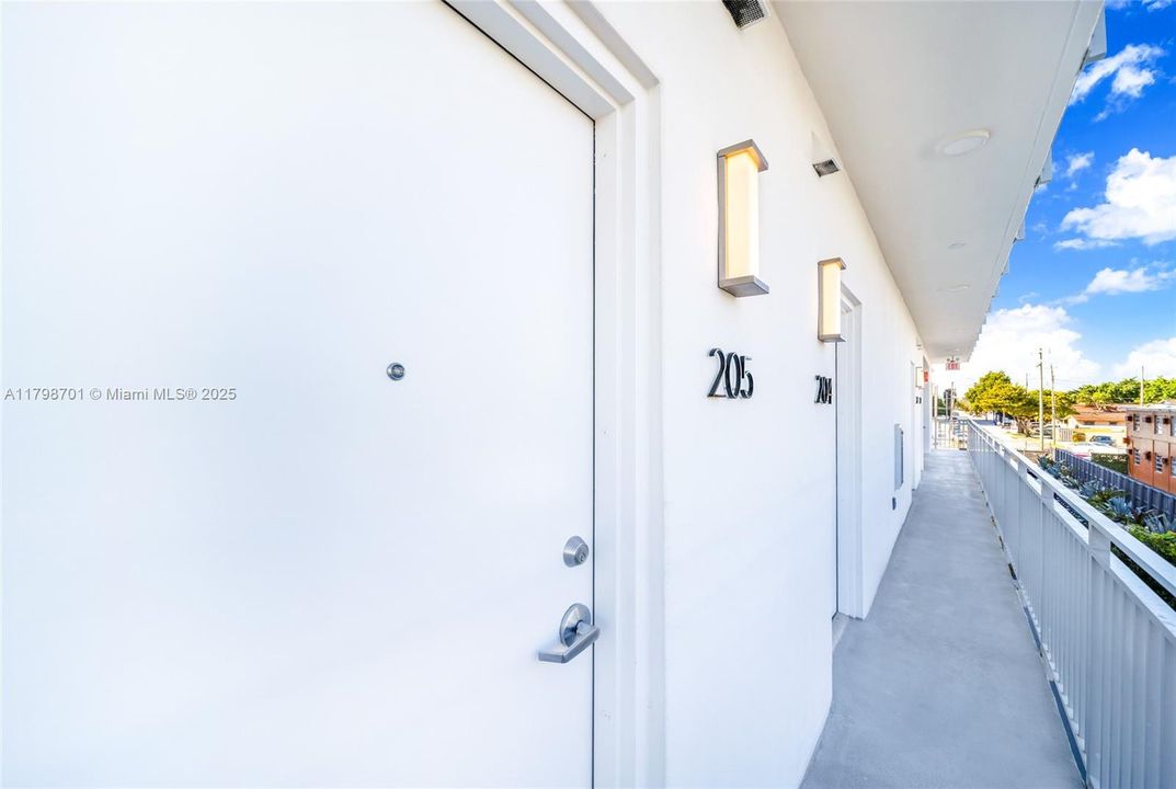 Recently Rented: $1,800 (0 beds, 1 baths, 423 Square Feet)