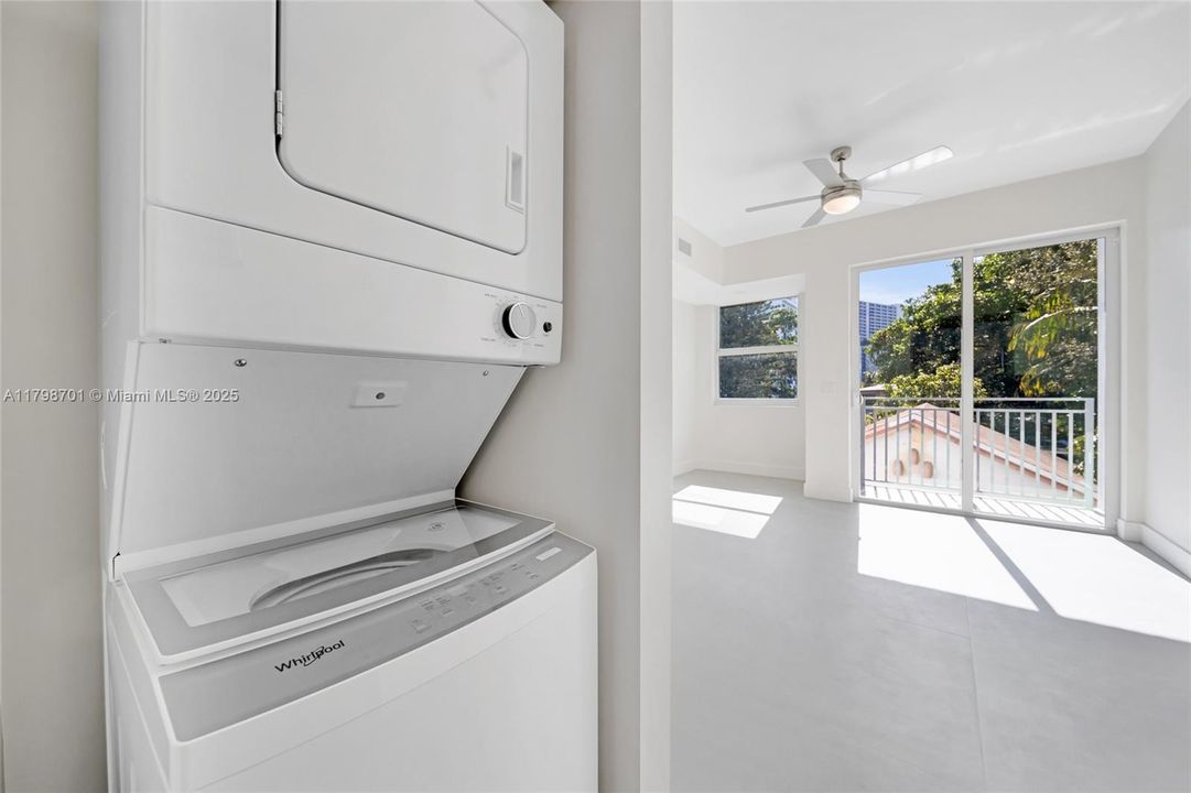 Recently Rented: $1,800 (0 beds, 1 baths, 423 Square Feet)