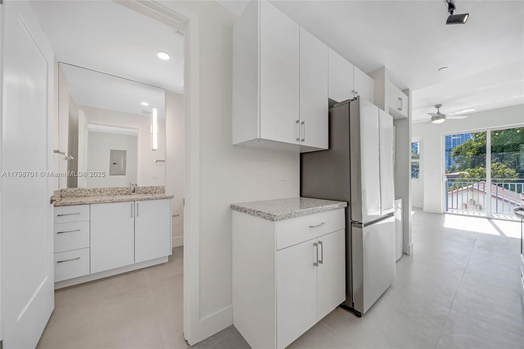 Recently Rented: $1,800 (0 beds, 1 baths, 423 Square Feet)