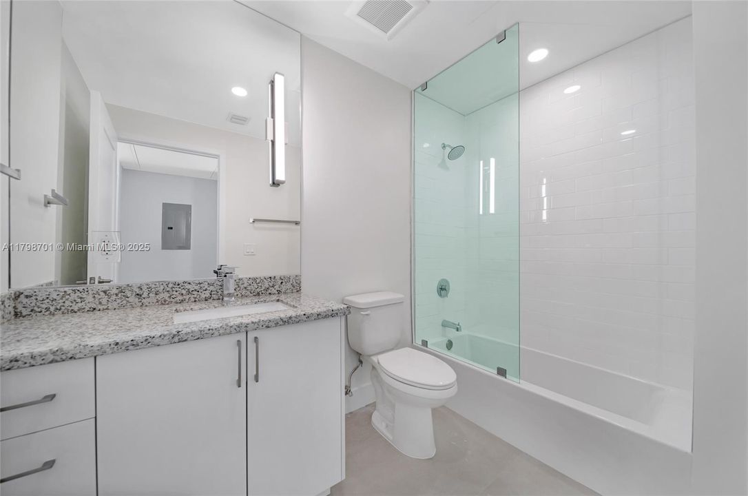 Recently Rented: $1,800 (0 beds, 1 baths, 423 Square Feet)