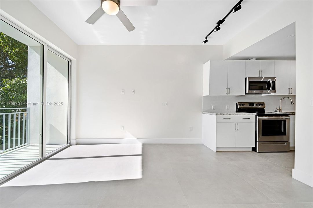 Recently Rented: $1,800 (0 beds, 1 baths, 423 Square Feet)