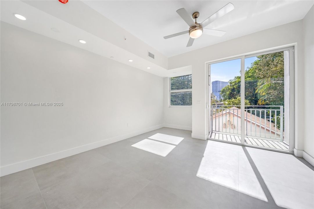 Recently Rented: $1,800 (0 beds, 1 baths, 423 Square Feet)