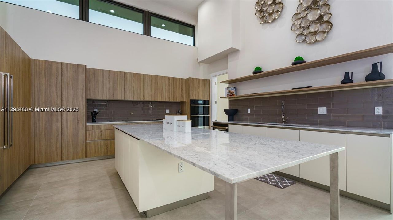 Недавно арендовано: $24,995 (8 спален, 7 ванн, 5231 Квадратных фут)