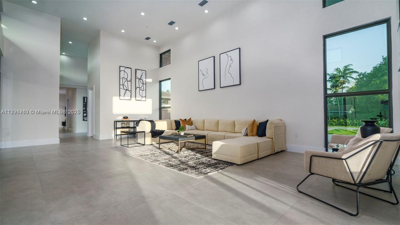 Недавно арендовано: $24,995 (8 спален, 7 ванн, 5231 Квадратных фут)