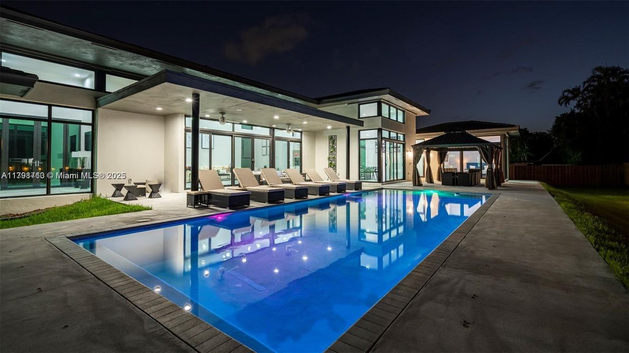 Недавно арендовано: $24,995 (8 спален, 7 ванн, 5231 Квадратных фут)