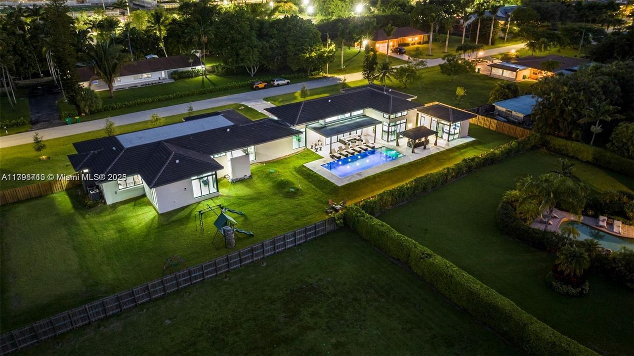 Недавно арендовано: $24,995 (8 спален, 7 ванн, 5231 Квадратных фут)