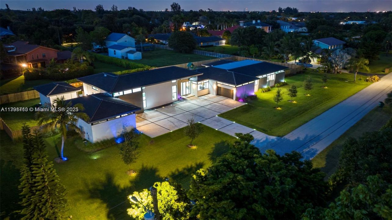 Недавно арендовано: $24,995 (8 спален, 7 ванн, 5231 Квадратных фут)