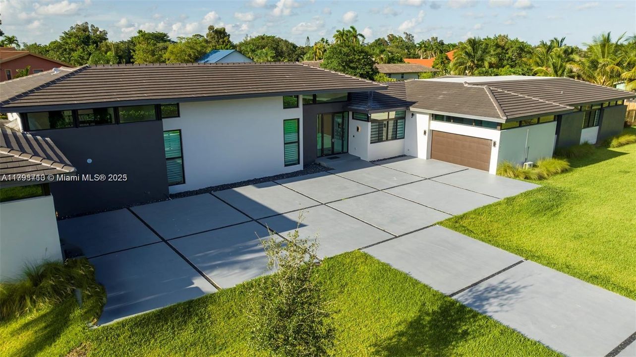 Недавно арендовано: $24,995 (8 спален, 7 ванн, 5231 Квадратных фут)