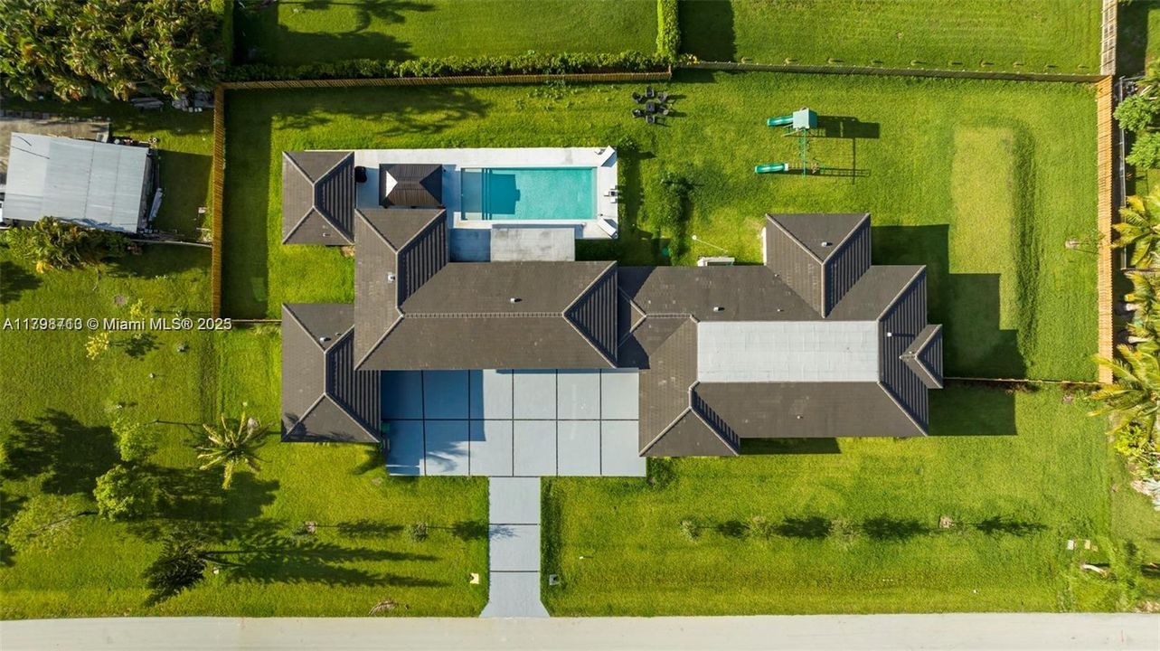 Недавно арендовано: $24,995 (8 спален, 7 ванн, 5231 Квадратных фут)