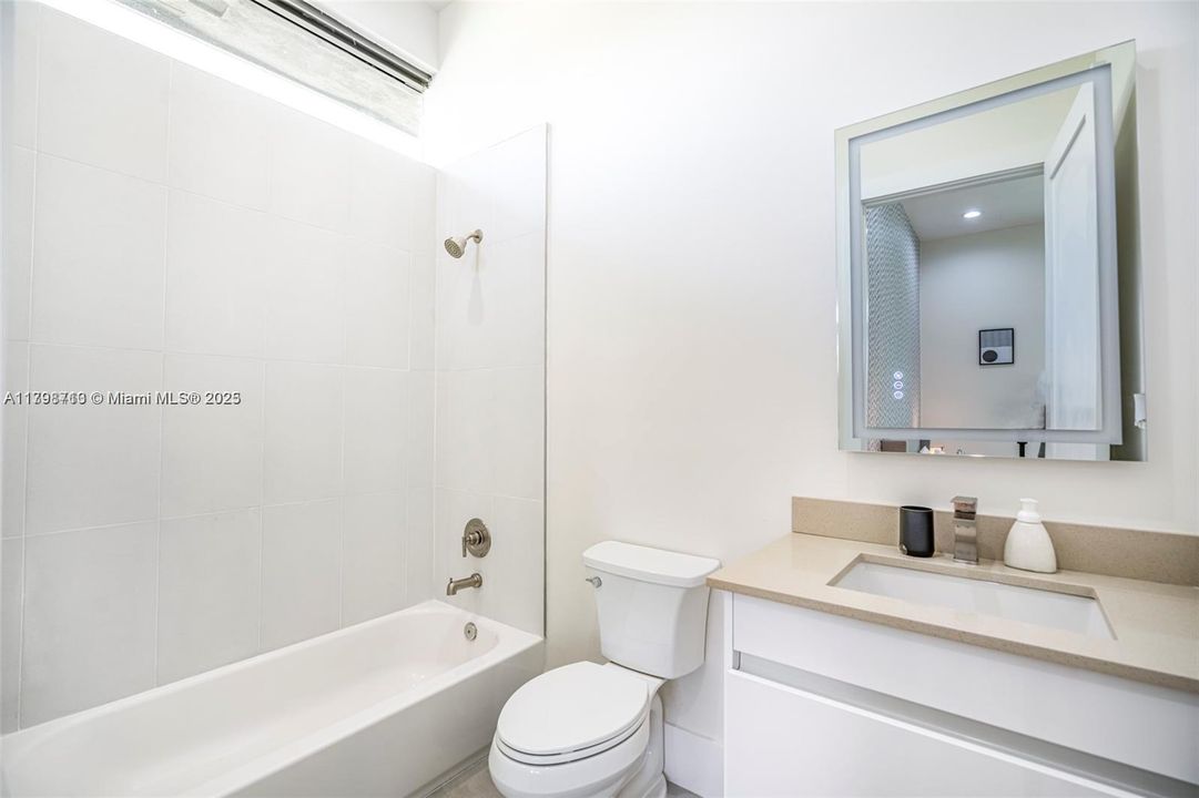 Недавно арендовано: $24,995 (8 спален, 7 ванн, 5231 Квадратных фут)