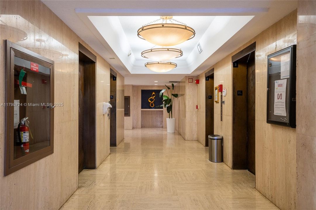 На продажу: $319,999 (1 спален, 1 ванн, 828 Квадратных фут)