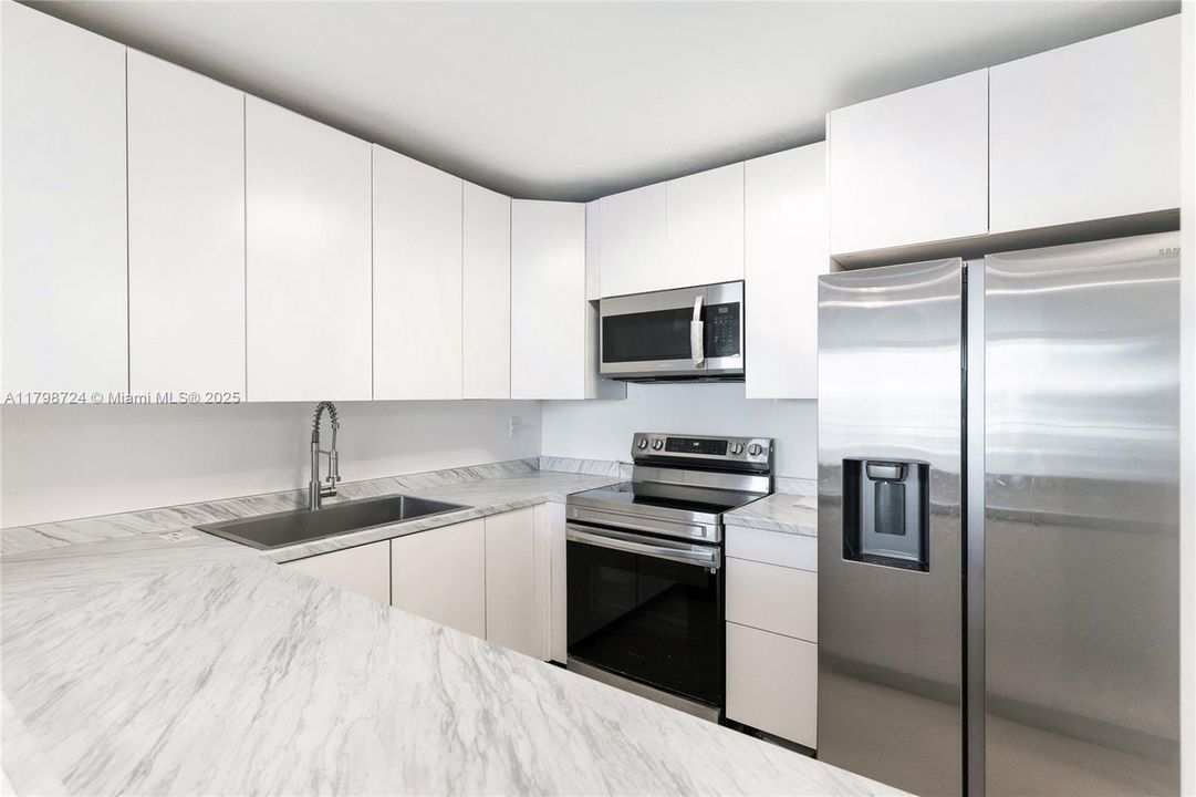 На продажу: $319,999 (1 спален, 1 ванн, 828 Квадратных фут)