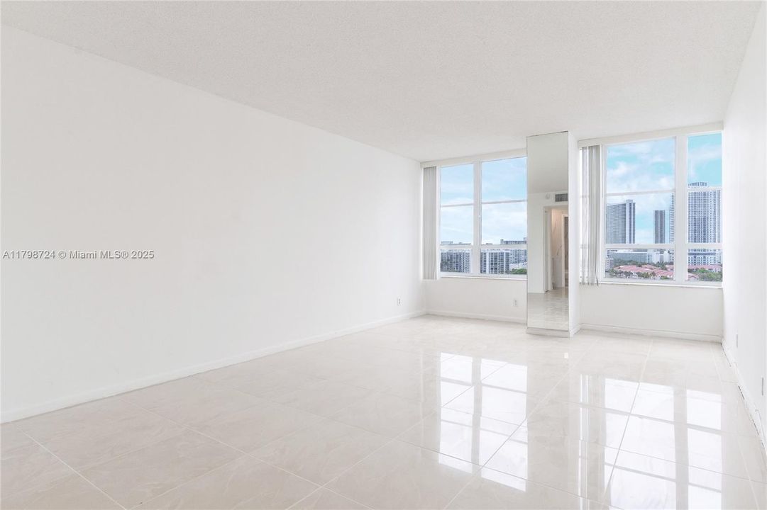 На продажу: $319,999 (1 спален, 1 ванн, 828 Квадратных фут)