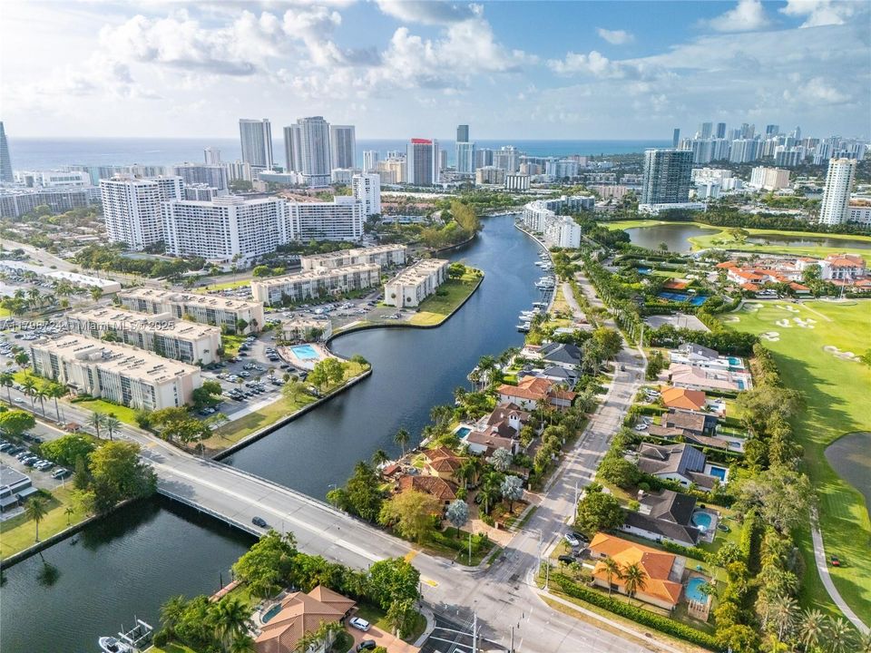 На продажу: $319,999 (1 спален, 1 ванн, 828 Квадратных фут)