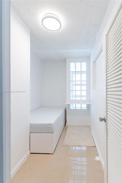 На продажу: $319,999 (1 спален, 1 ванн, 828 Квадратных фут)