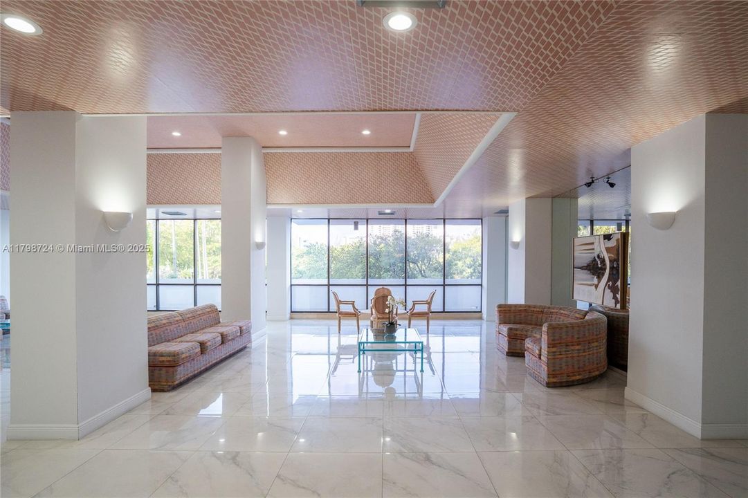 На продажу: $319,999 (1 спален, 1 ванн, 828 Квадратных фут)