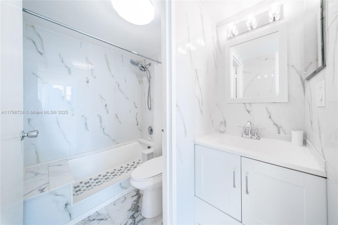 На продажу: $319,999 (1 спален, 1 ванн, 828 Квадратных фут)