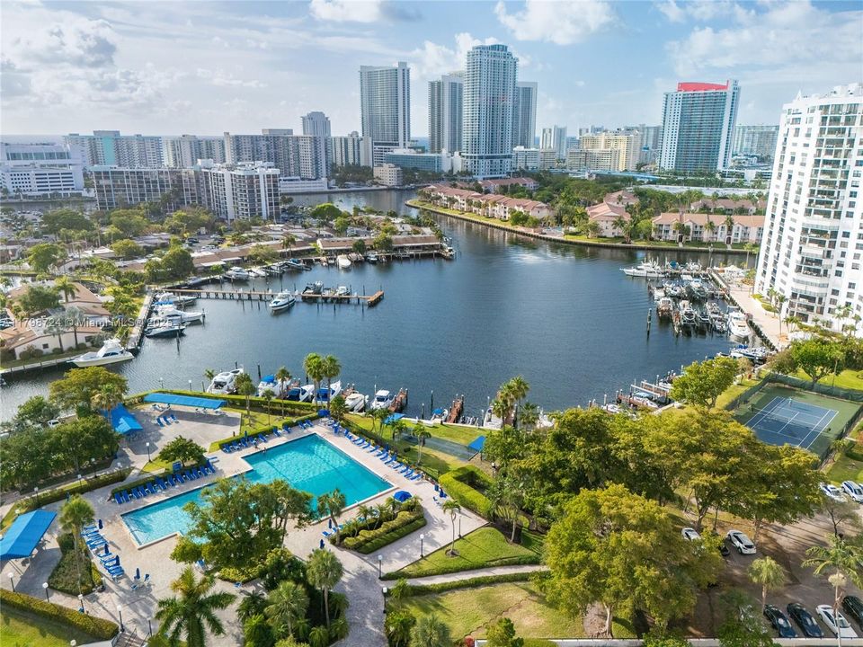 На продажу: $319,999 (1 спален, 1 ванн, 828 Квадратных фут)