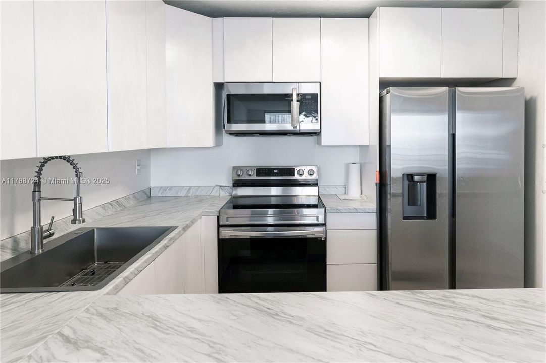 На продажу: $319,999 (1 спален, 1 ванн, 828 Квадратных фут)