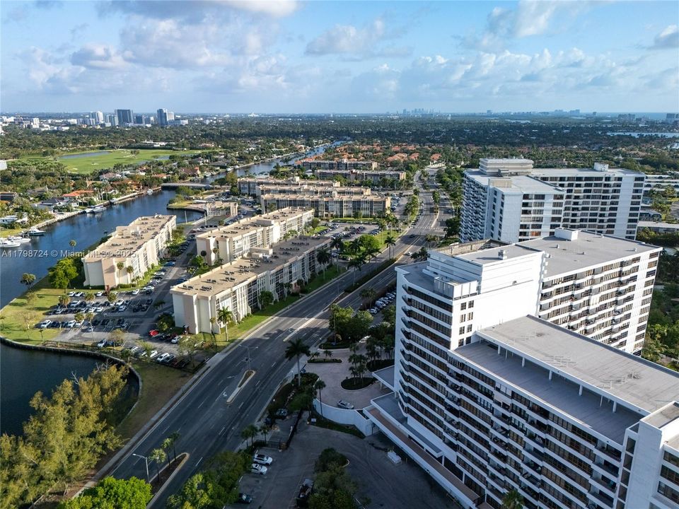 На продажу: $319,999 (1 спален, 1 ванн, 828 Квадратных фут)