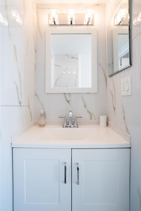 На продажу: $319,999 (1 спален, 1 ванн, 828 Квадратных фут)