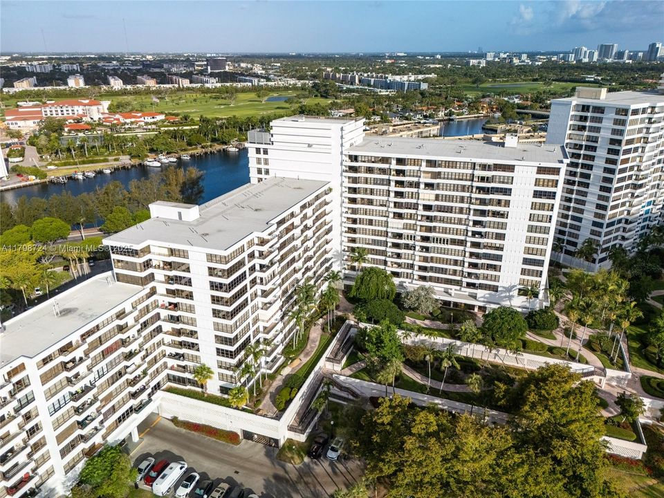 На продажу: $319,999 (1 спален, 1 ванн, 828 Квадратных фут)