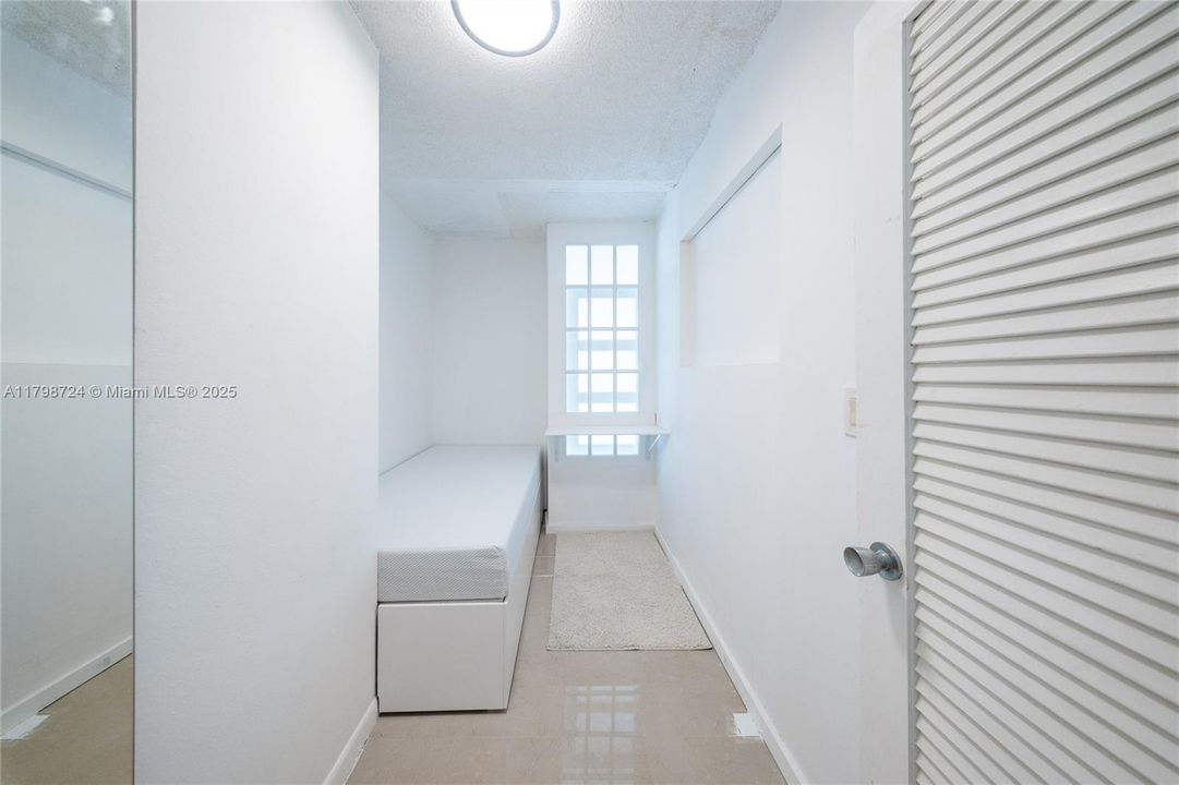 На продажу: $319,999 (1 спален, 1 ванн, 828 Квадратных фут)