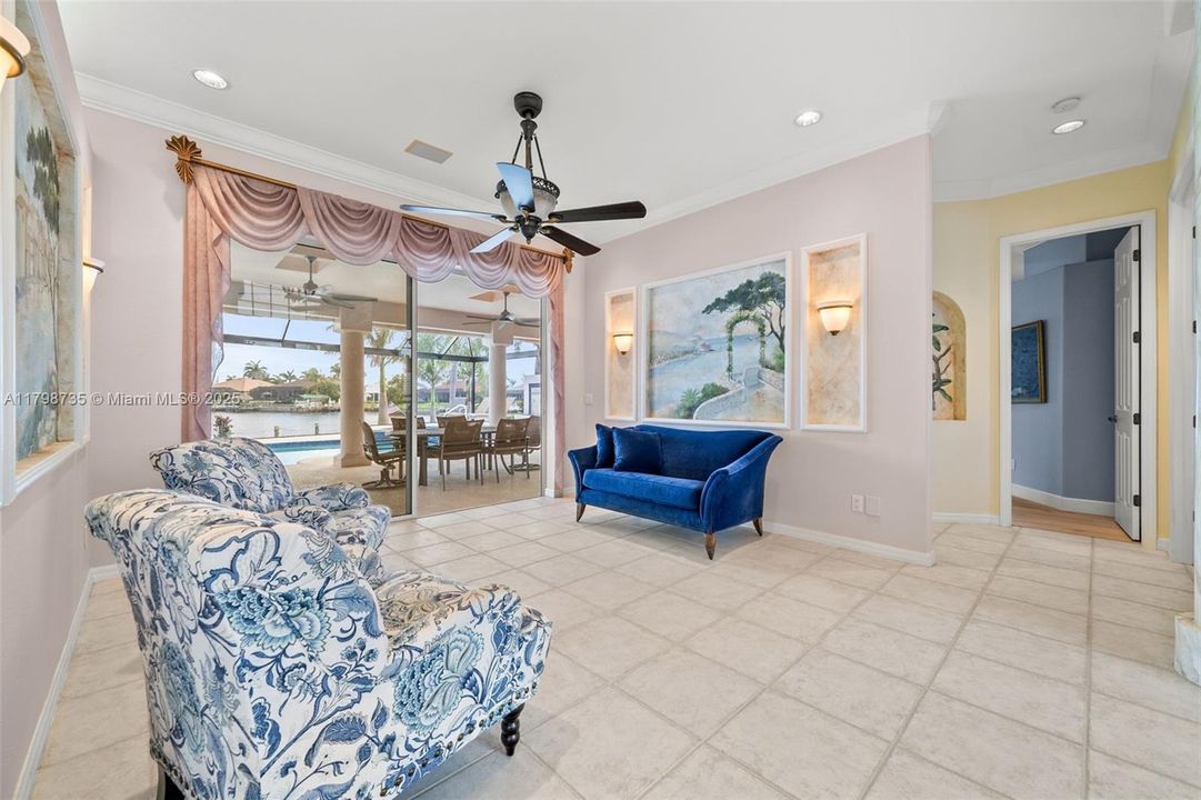 Entry sitting room with gorgeous views