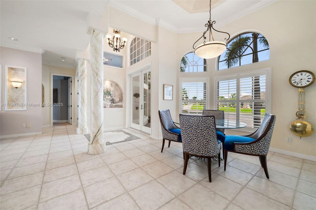 Dining area at the front