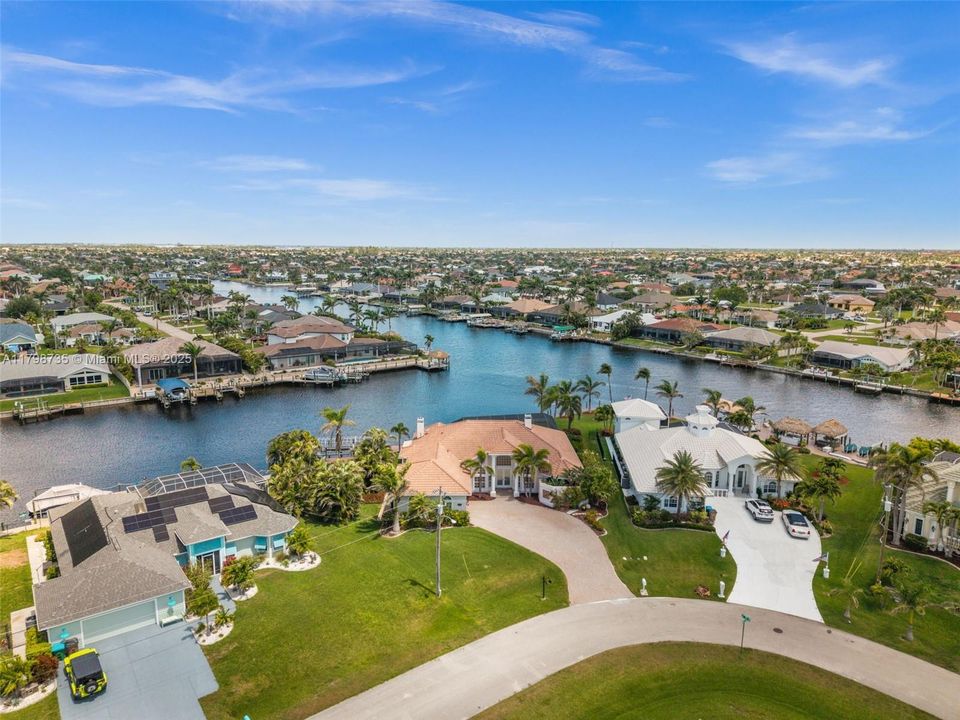 Oversized lot facing the intersecting canal basin