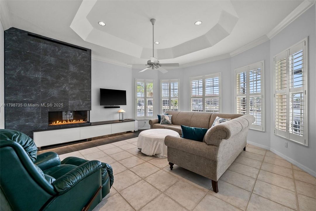 A long wall of windows in the family room for lots of light and fantastic canal views!