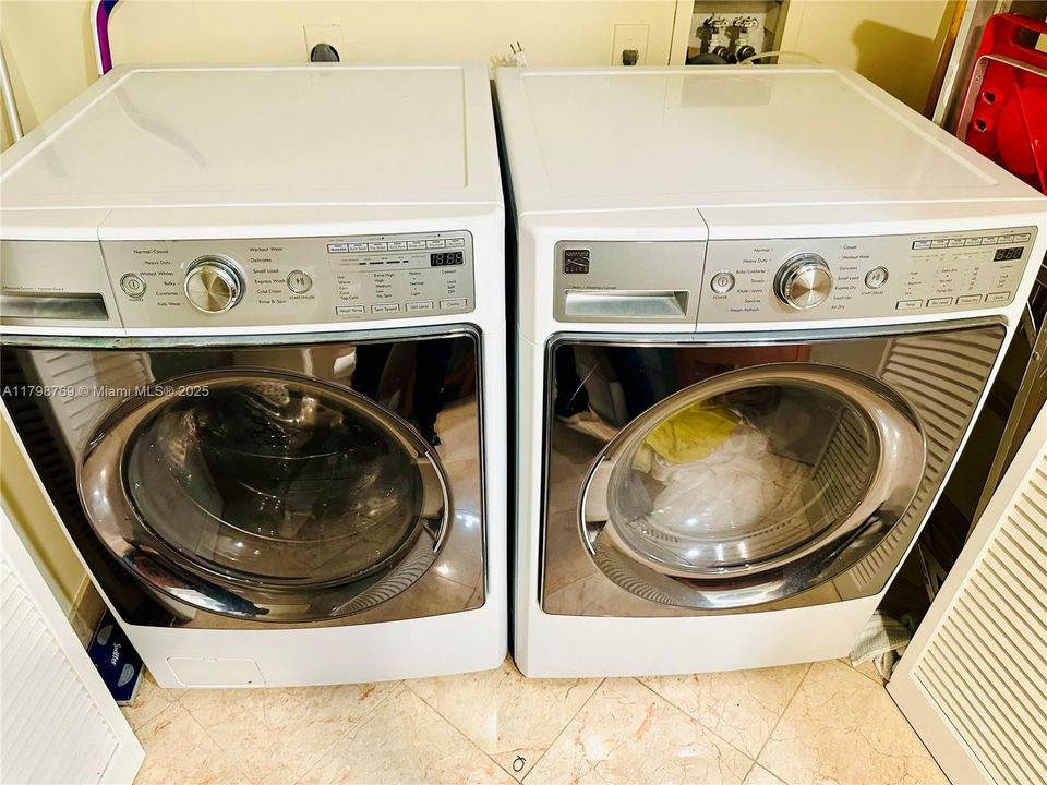 For Sale: $880,000 (2 beds, 2 baths, 1480 Square Feet)