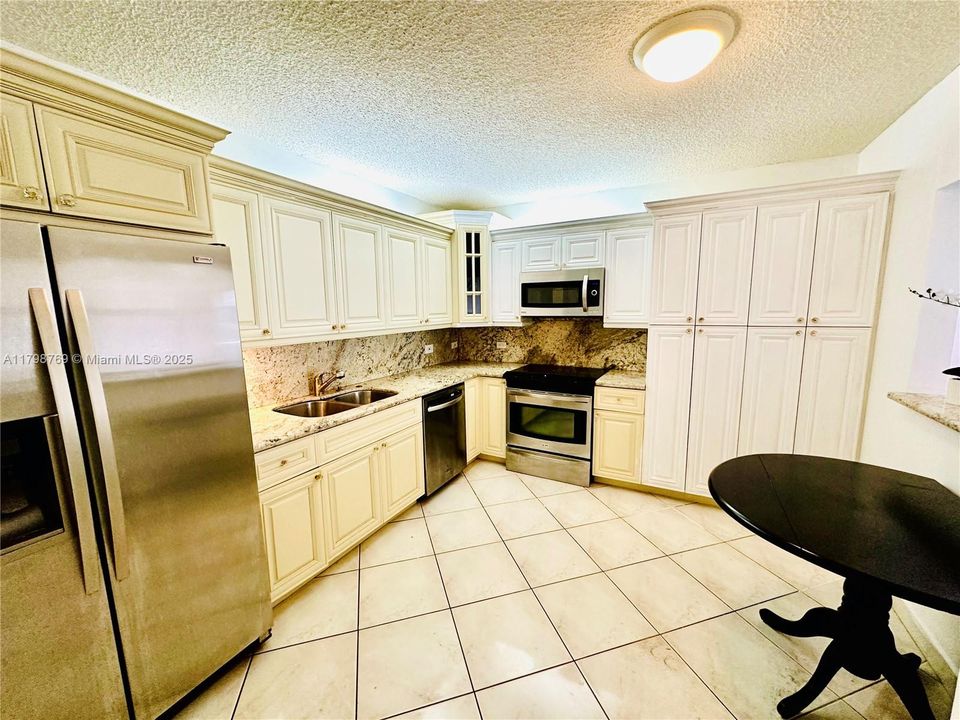 For Sale: $880,000 (2 beds, 2 baths, 1480 Square Feet)