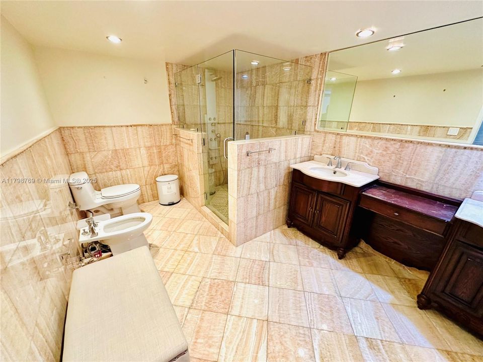 For Sale: $880,000 (2 beds, 2 baths, 1480 Square Feet)