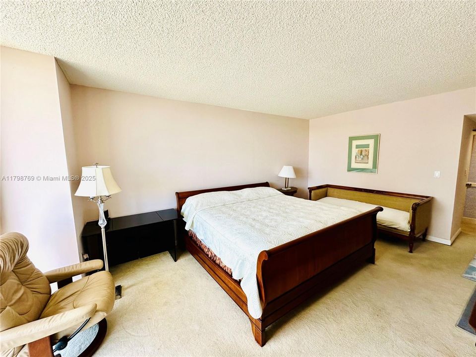 For Sale: $880,000 (2 beds, 2 baths, 1480 Square Feet)