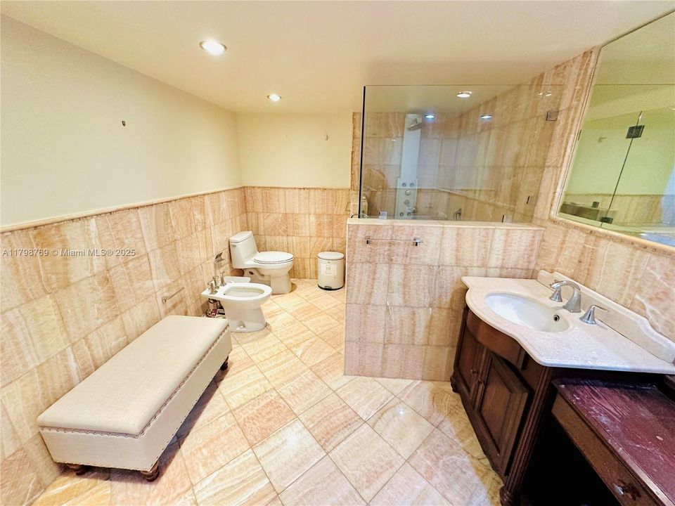 For Sale: $880,000 (2 beds, 2 baths, 1480 Square Feet)