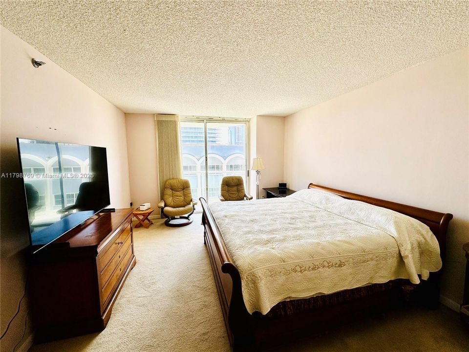 For Sale: $880,000 (2 beds, 2 baths, 1480 Square Feet)