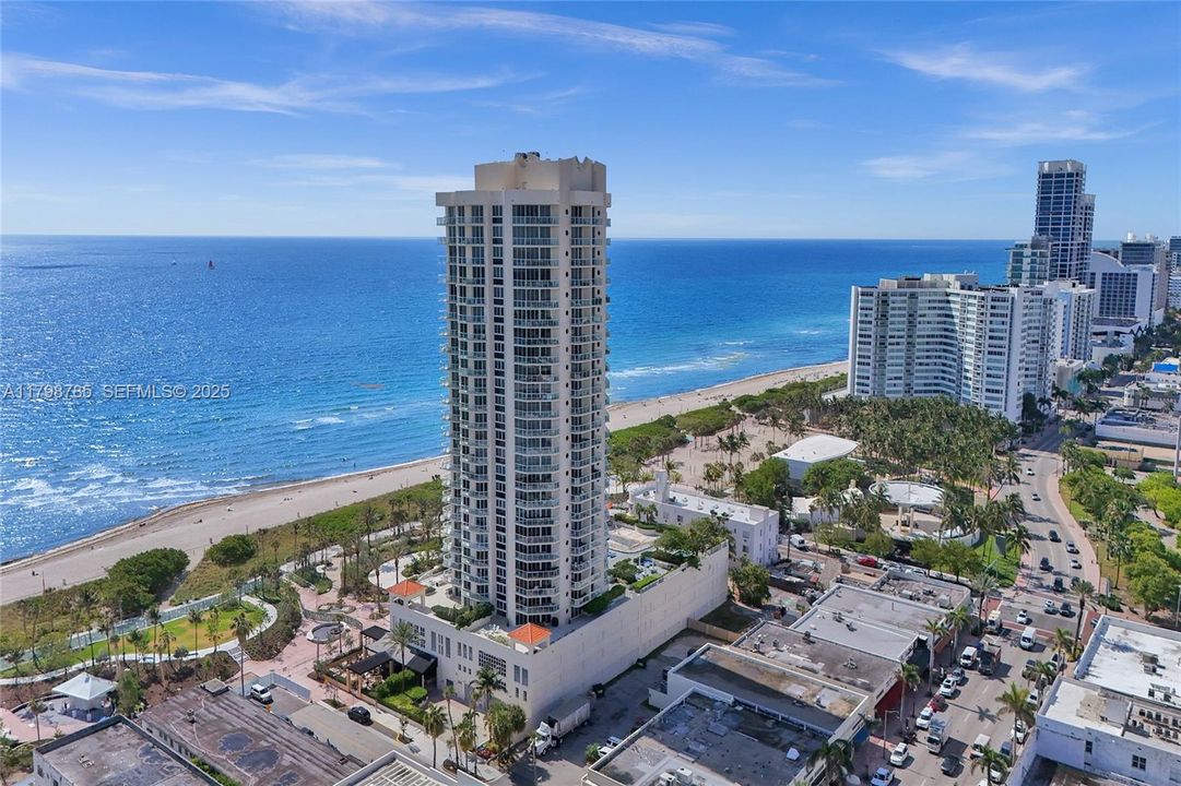 For Sale: $1,400,000 (2 beds, 2 baths, 1410 Square Feet)