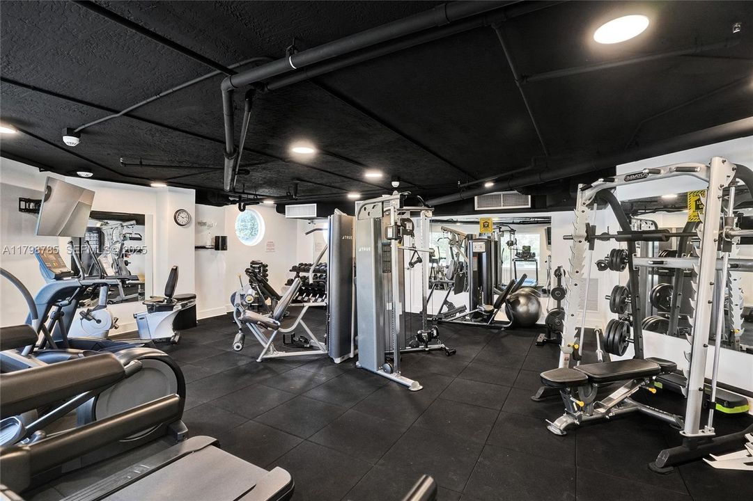 For Sale: $1,400,000 (2 beds, 2 baths, 1410 Square Feet)