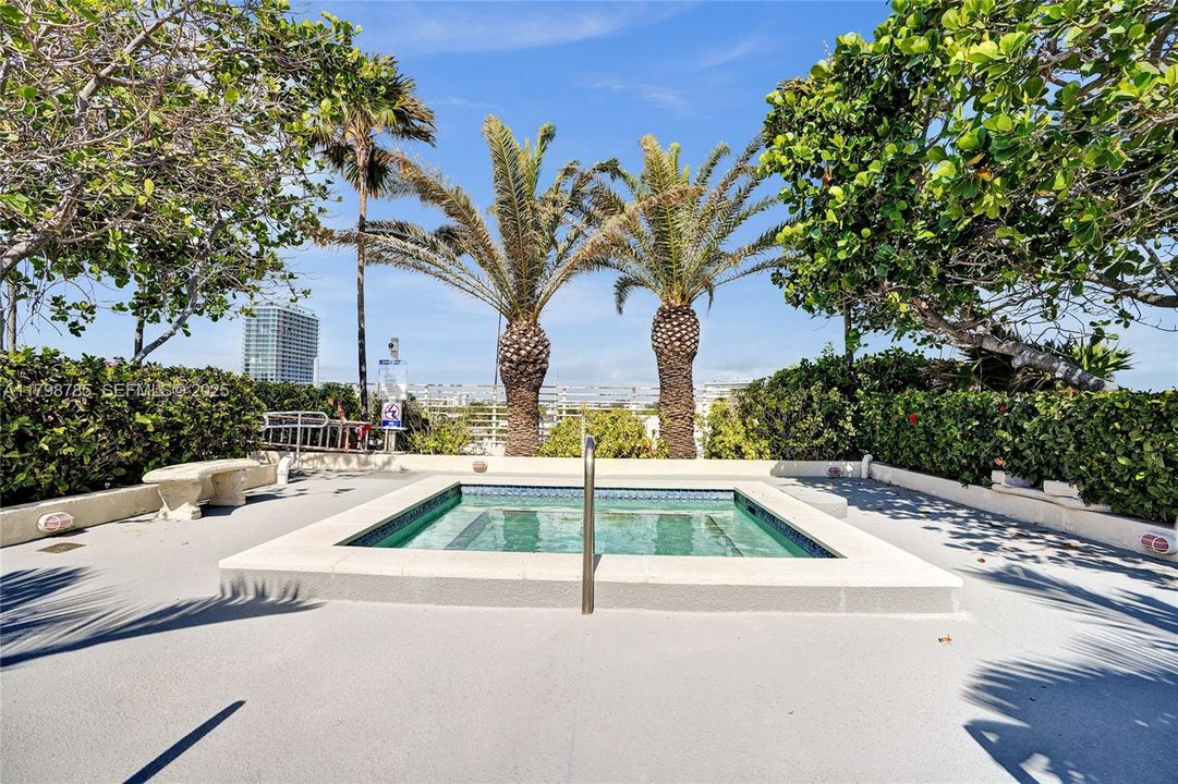 For Sale: $1,400,000 (2 beds, 2 baths, 1410 Square Feet)