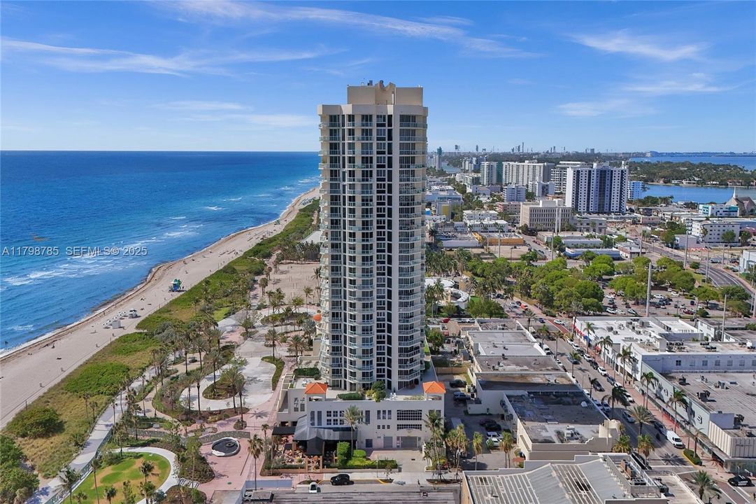 For Sale: $1,400,000 (2 beds, 2 baths, 1410 Square Feet)