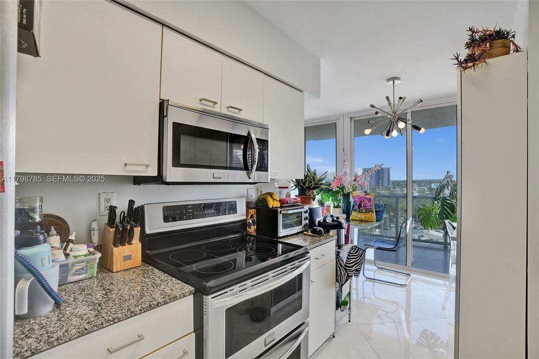 For Sale: $1,400,000 (2 beds, 2 baths, 1410 Square Feet)
