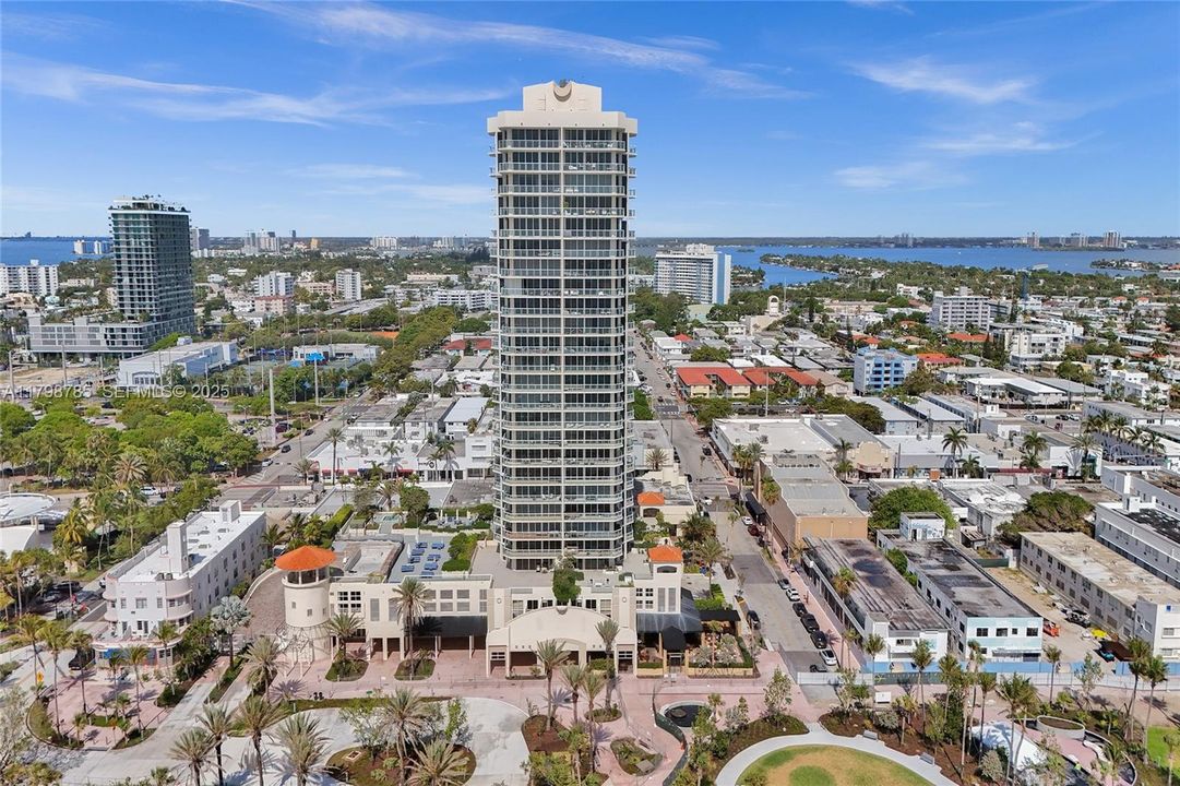 For Sale: $1,400,000 (2 beds, 2 baths, 1410 Square Feet)